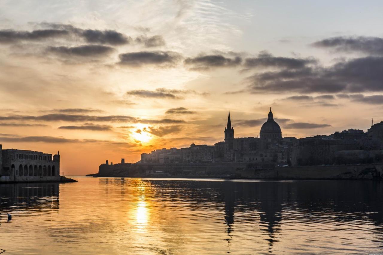 Luxe Apartment With Valletta And Harbour Views Слима Екстериор снимка