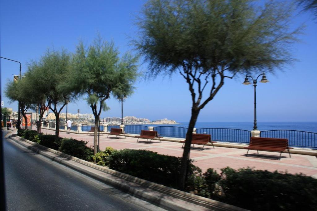 Luxe Apartment With Valletta And Harbour Views Слима Екстериор снимка