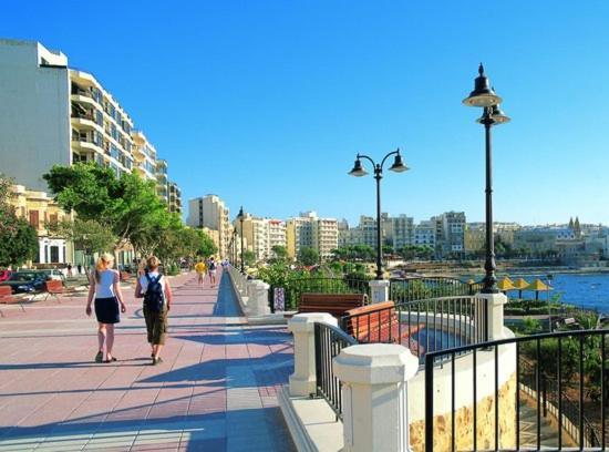 Luxe Apartment With Valletta And Harbour Views Слима Екстериор снимка